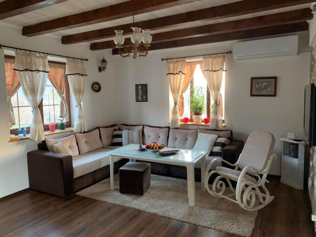 Silent Village Villa With Swimming Pool Мостар Екстериор снимка