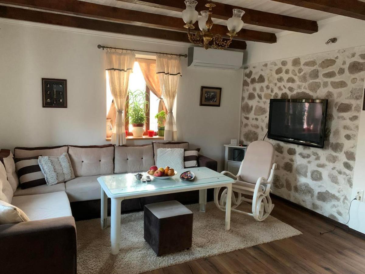 Silent Village Villa With Swimming Pool Мостар Екстериор снимка